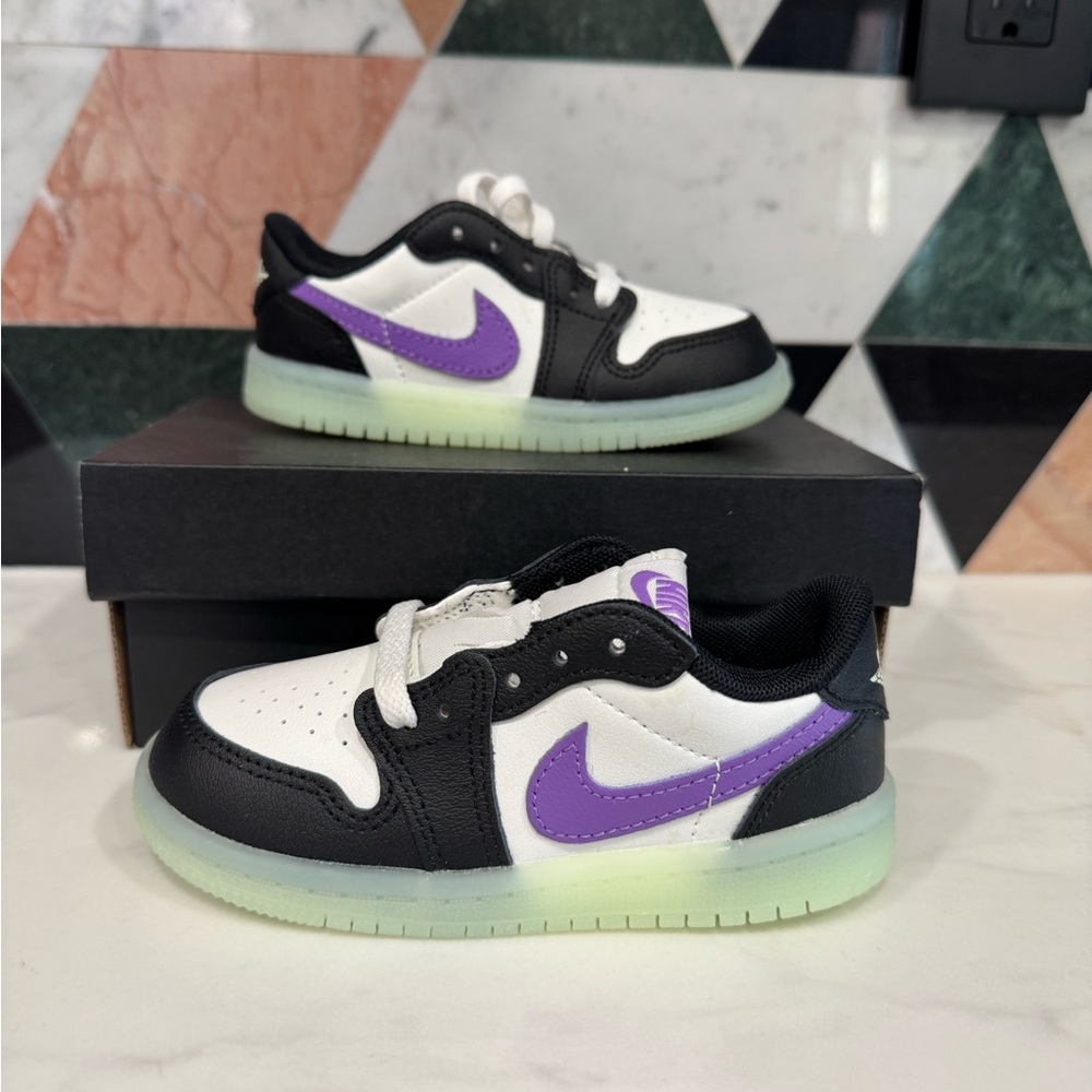 NWOT. Toddler Jordan 1 Retro Low OG  Glow Sole